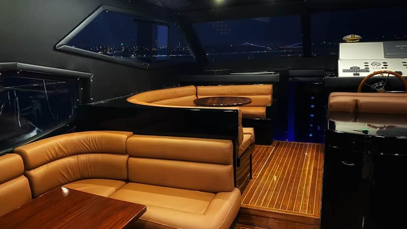 İstanbul Boğazı'nda Kiralık 17 Metre Özel Yapım Motoryat