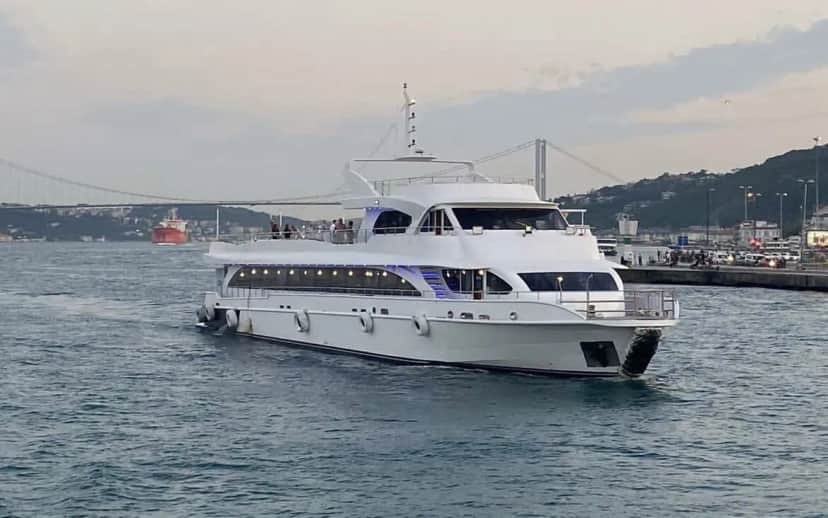 Şık Lounge Alanlı Lüks Yemekli Tur Teknesi