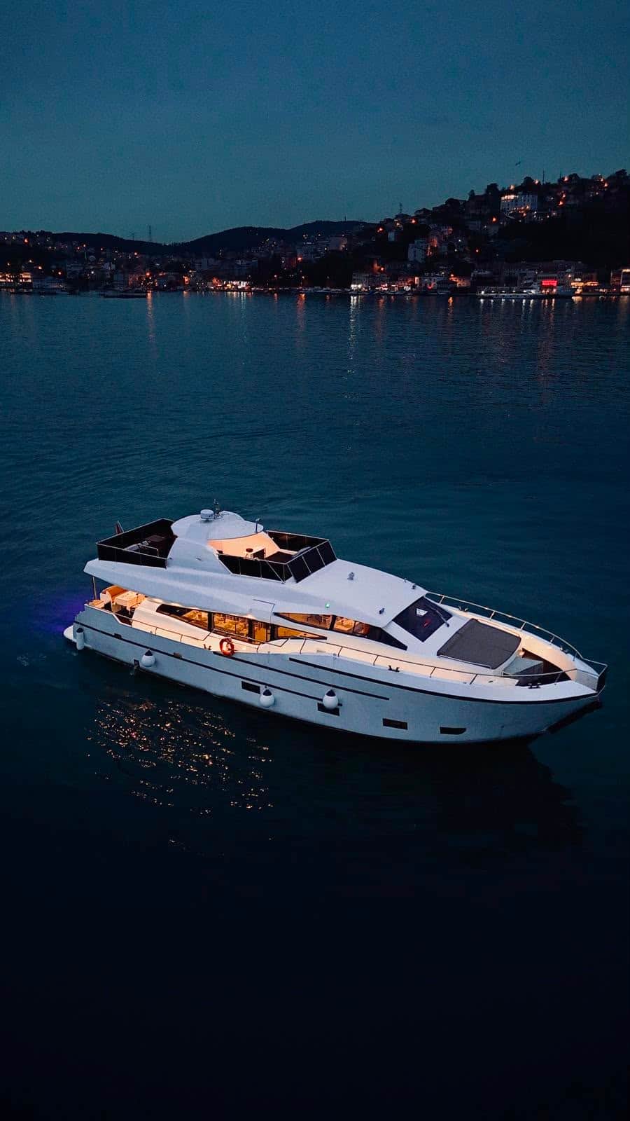 İstanbul Boğazı'nda Kiralık 22 Metre Özel Yapım Motoryat