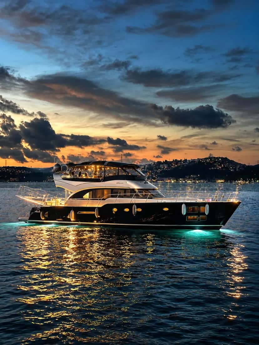 Bebek Motoryat Kiralama | 20 Kişilik Boğaz Turu