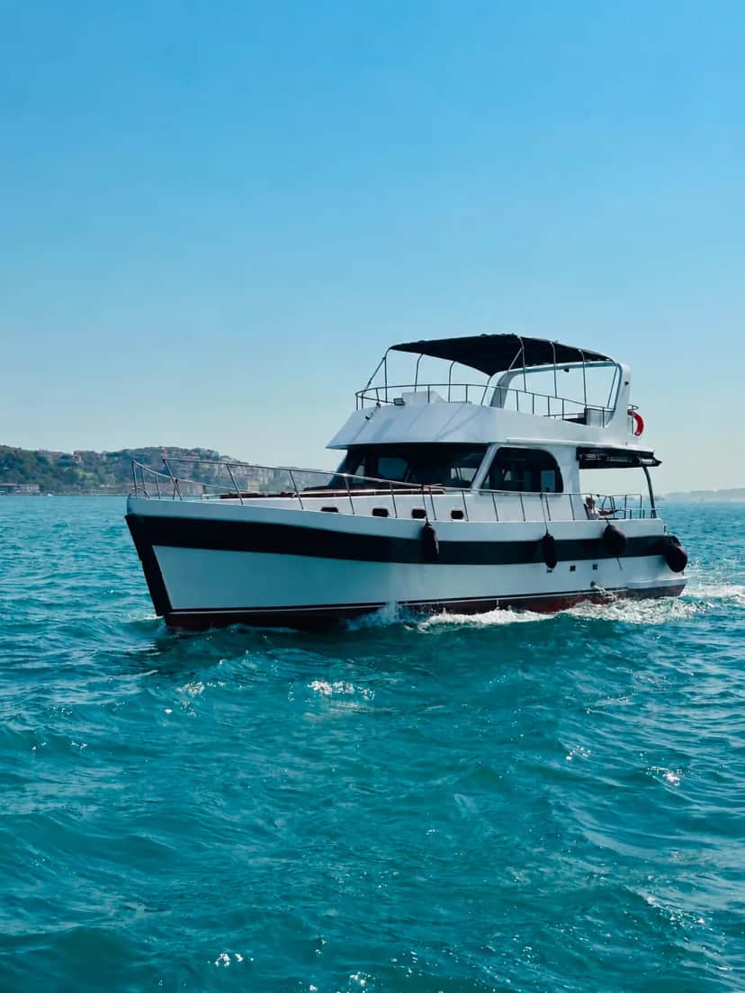 İstanbul Boğazı’nda Kiralık Lüks Özel Yapım 16m Motoryat