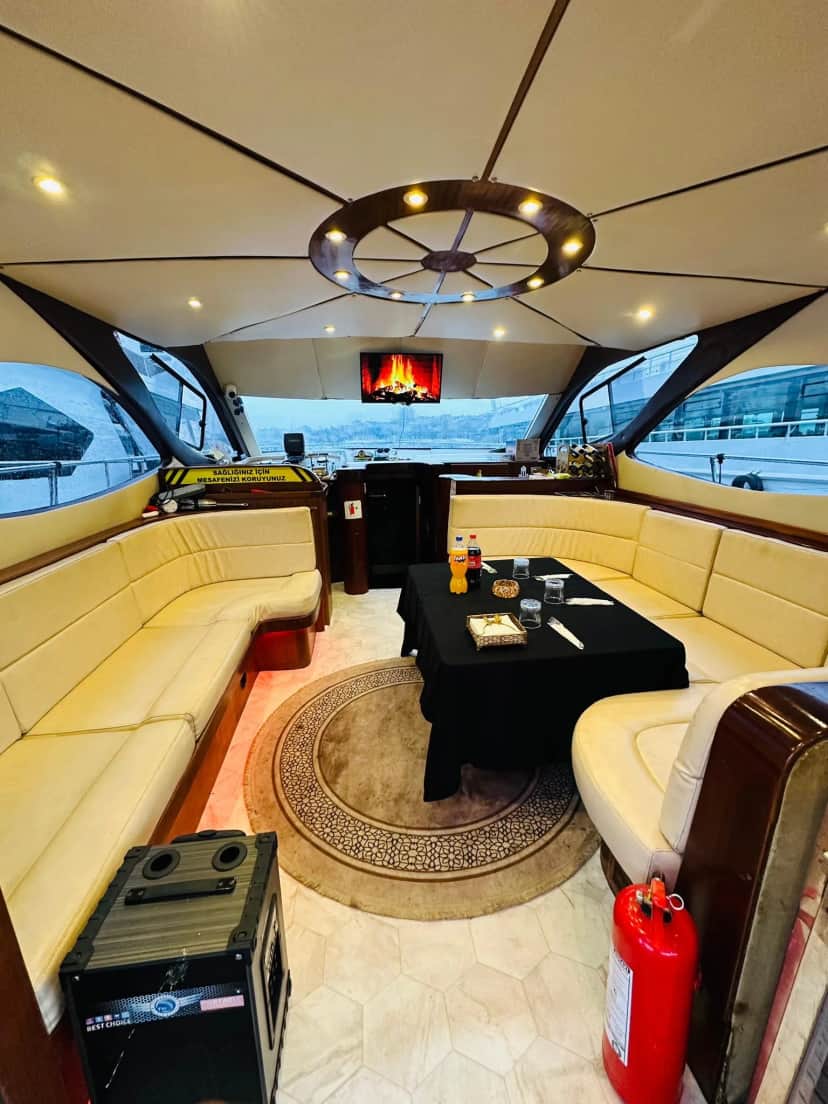 12 Kişilik İstanbul Boğazı Motoryat Kiralama