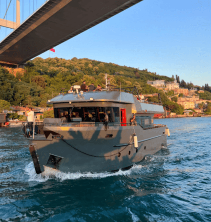 Kiralık Lüks Davet Teknesi | Boğaz'da Özel Etkinlik & Yat Turu