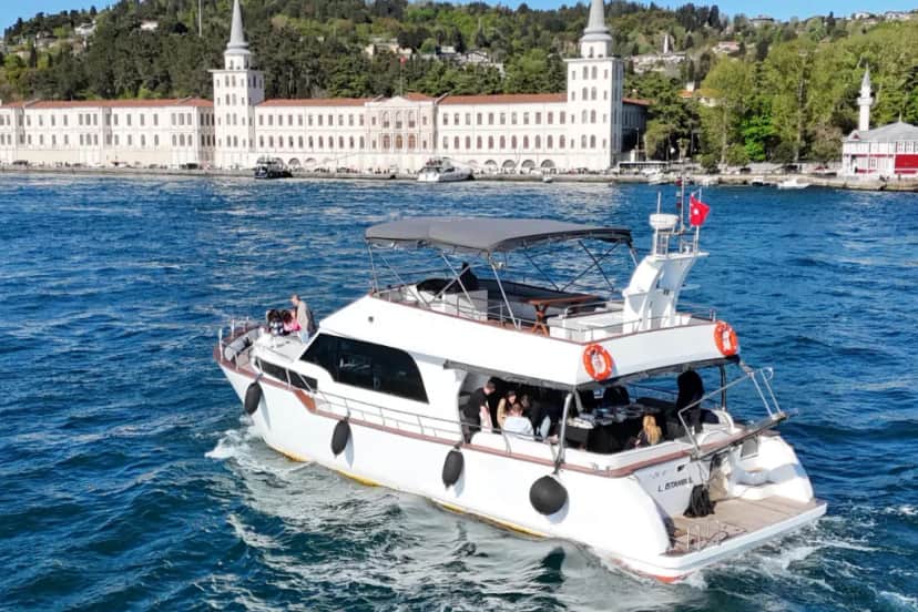 Geniş ve Konforlu Yat