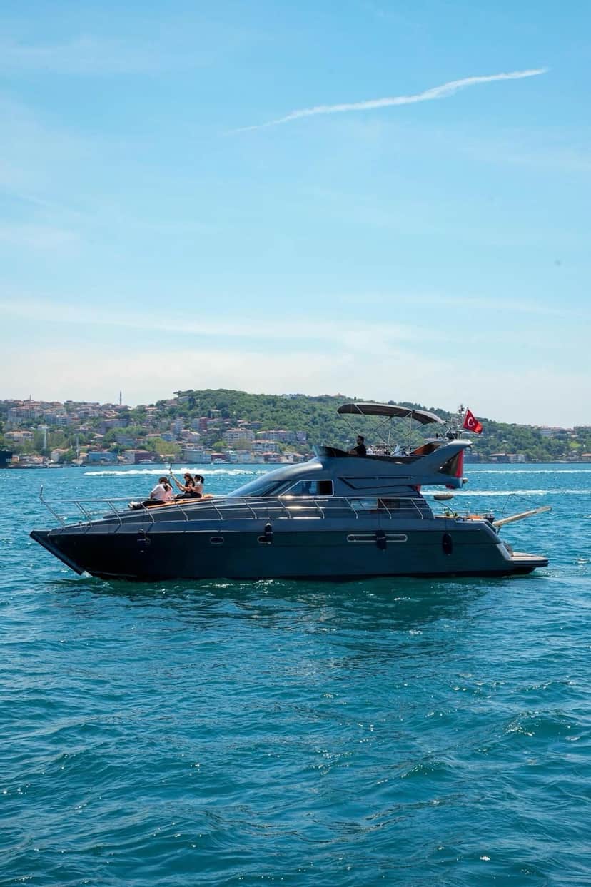 İstanbul Boğazında 17 Metre Lüks Özel Motoryat