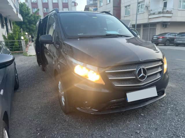 Standard 9+1 Mercedes Vito
