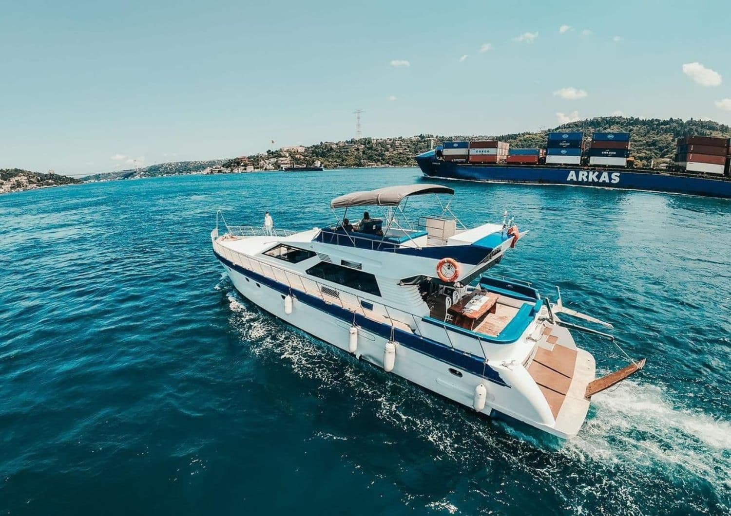 Motor Yacht for Rent for Invitations and Celebrations