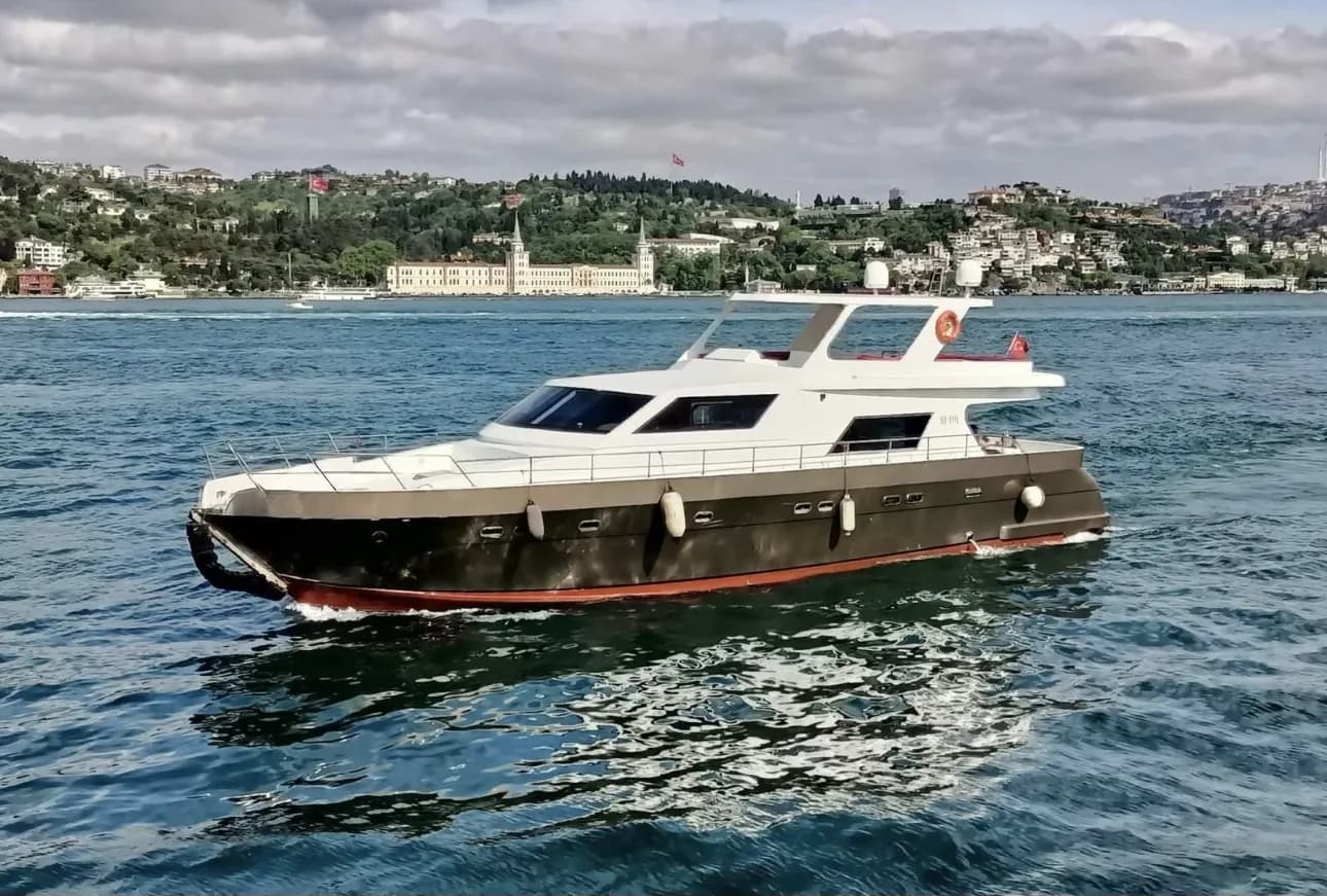 Luxury Motor Yacht Rental for 30 People