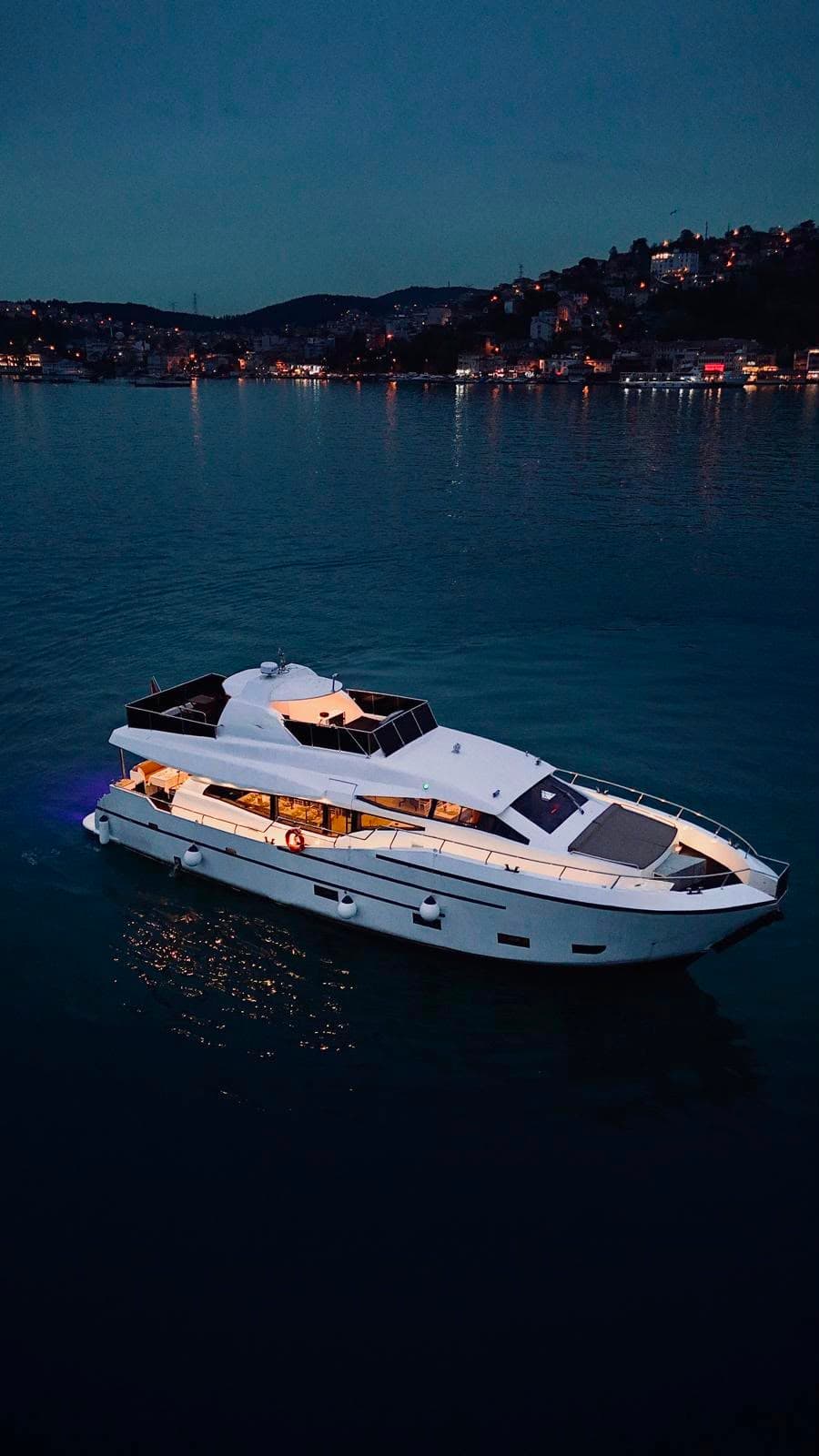 22 Meter Custom Motor Yacht for Rent on the Istanbul Bosphorus