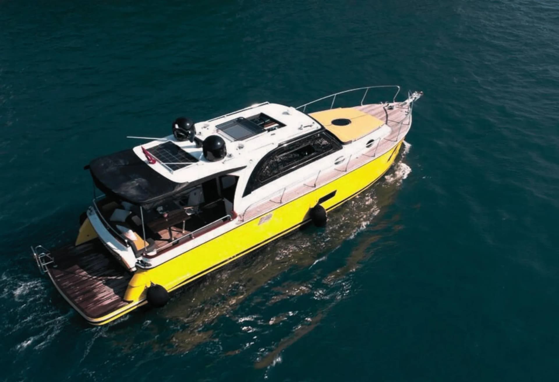 Classic and Elegant: Lobster Motoryacht Rental