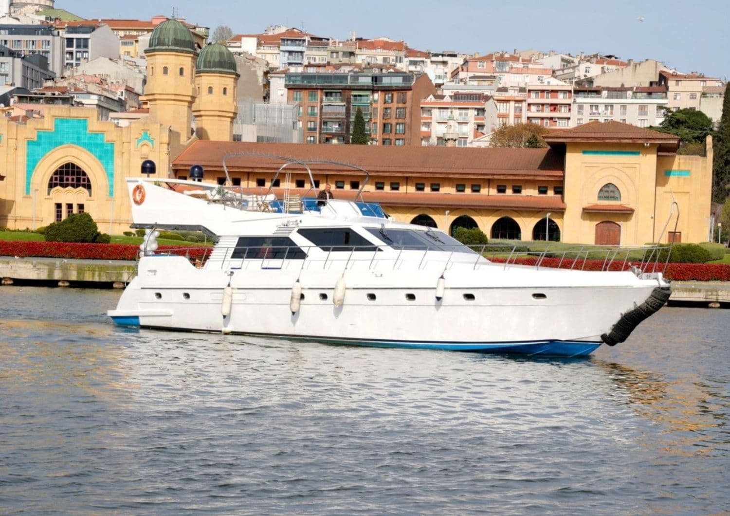 Motor Yacht for Rent for Invitations and Celebrations