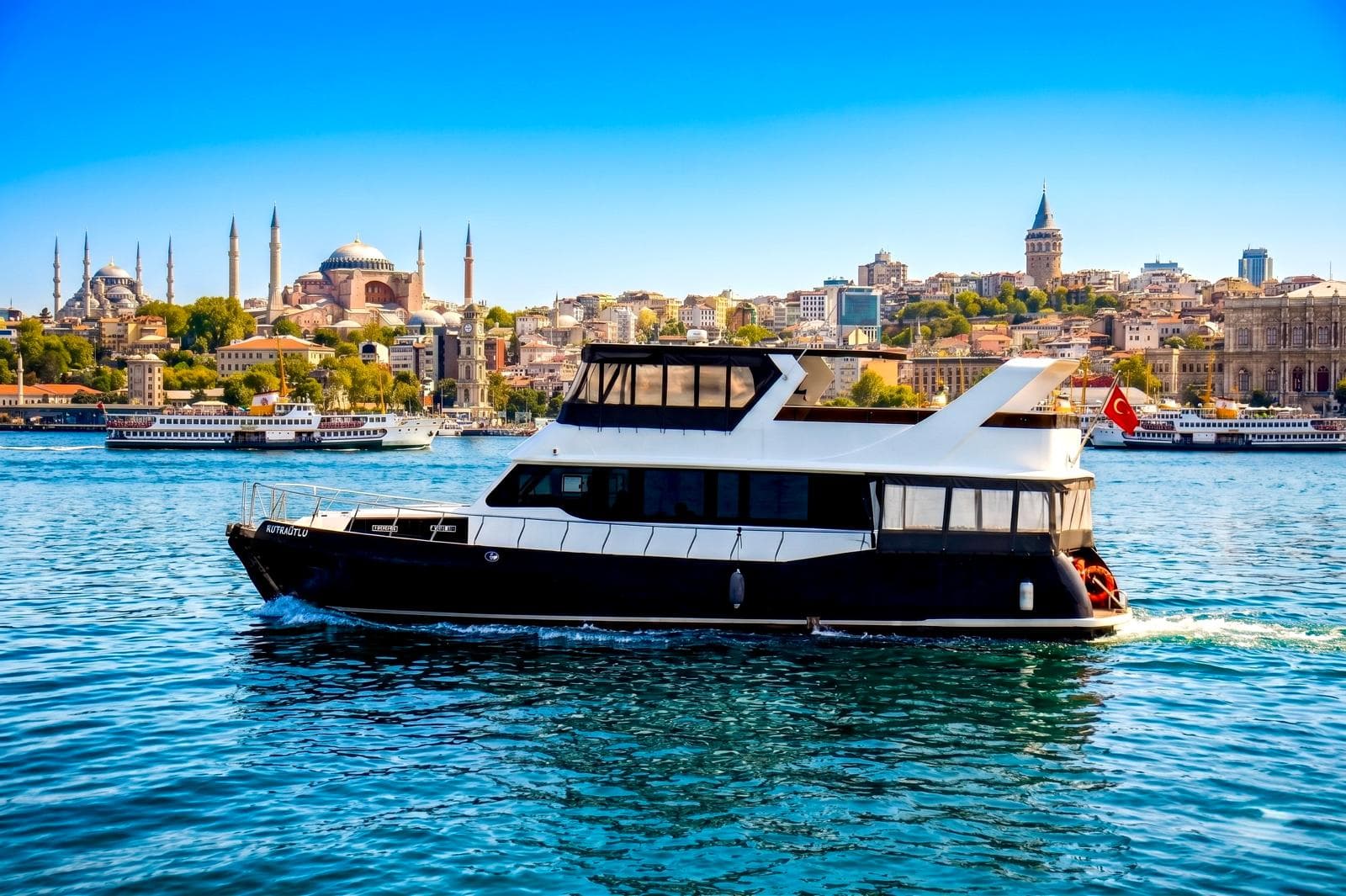 Private Yacht Charter & Luxury Boat Tours