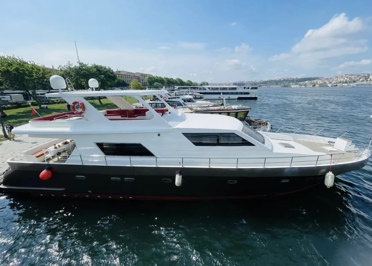 Luxury Motor Yacht Rental for 30 People