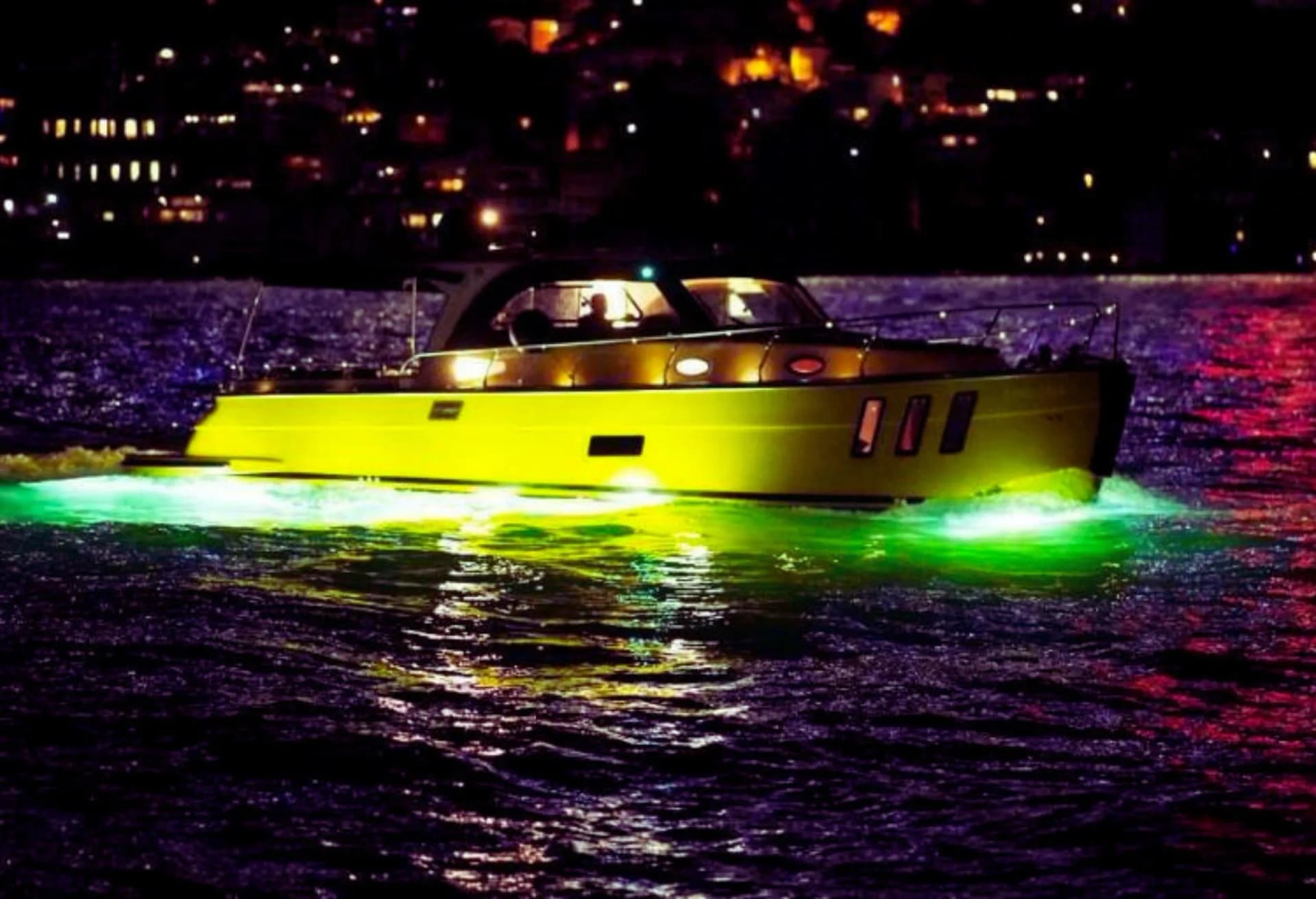 Classic and Elegant: Lobster Motoryacht Rental