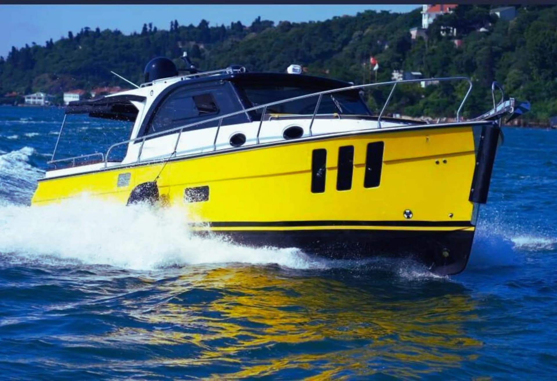 Classic and Elegant: Lobster Motoryacht Rental