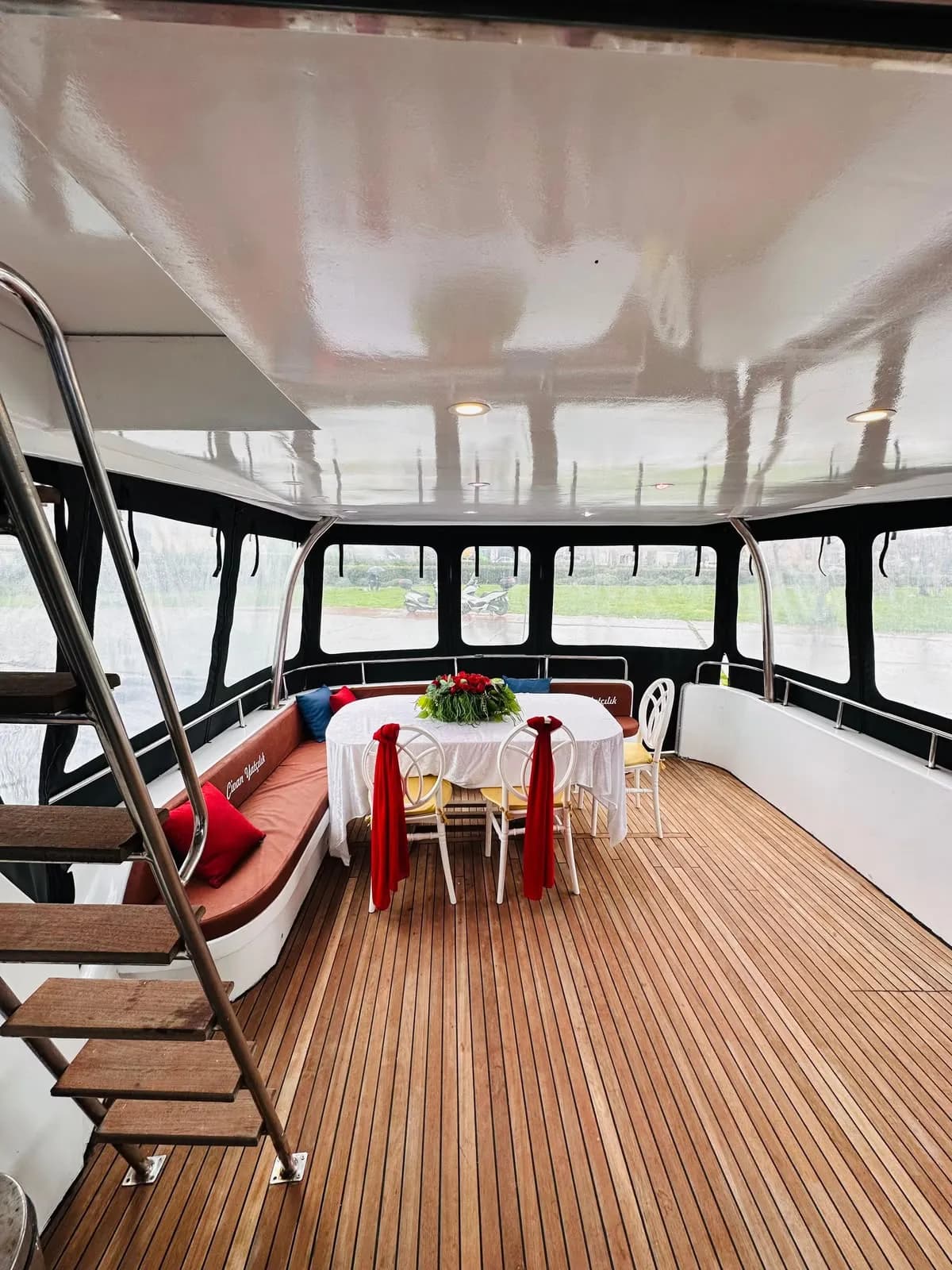 Luxury Custom 16m Motor Yacht for Rent on the Bosphorus