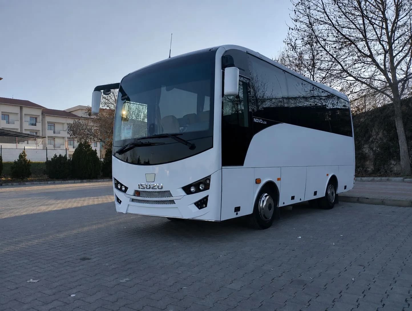 Isuzu Novo Lux 27+1 | Şoförlü Midibüs Kiralama İstanbul