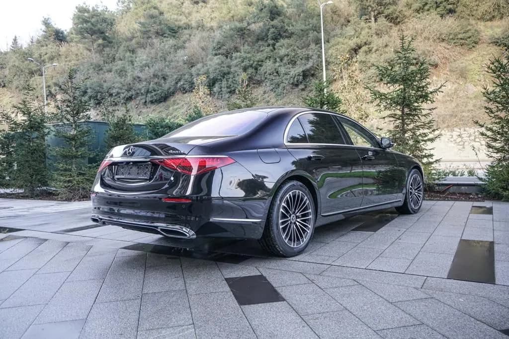 Chauffeur-Driven VIP Executive Car Rental Istanbul | S400 4MATIC