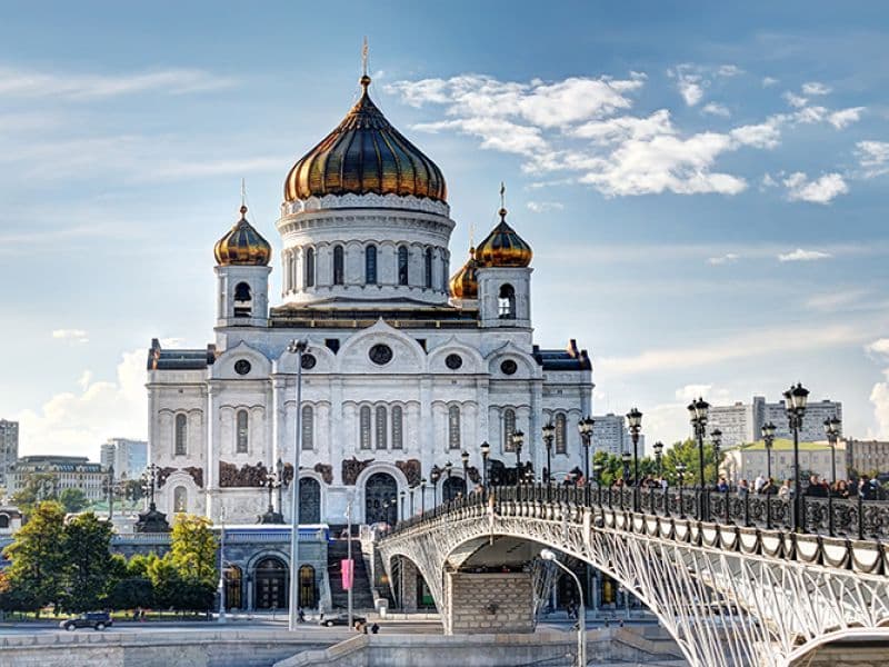 A RUSSIAN FAIRY TALE TOUR Moscow City Tour & St. Petersburg City Tour