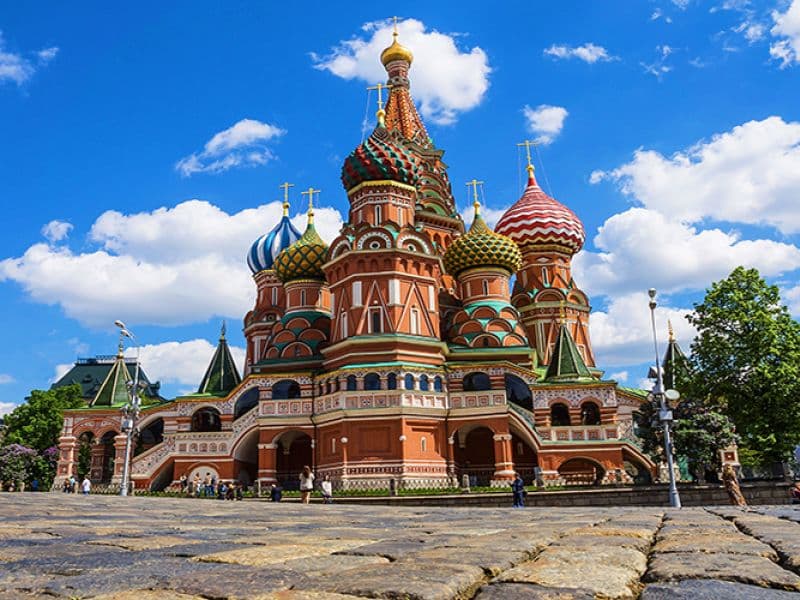 A RUSSIA FAIRYTALE TOUR WITH VISA INCLUDED Moscow & St. Petersburg