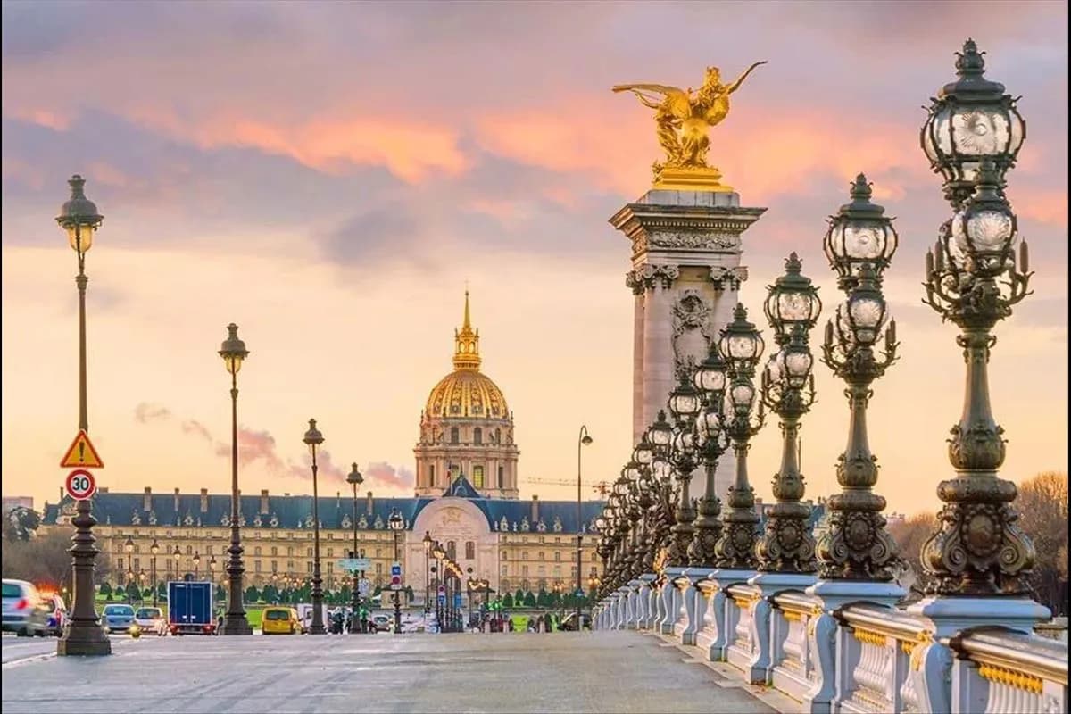 Grand Paris Brüksel Amsterdam Turu THY ile Ekstra Turlar Dahil Yılbaşı Özel / 4 Gece Otel Konaklamalı / İstanbul Çıkışlı