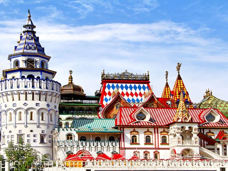 A RUSSIAN FAIRY TALE TOUR Moscow City Tour & St. Petersburg City Tour